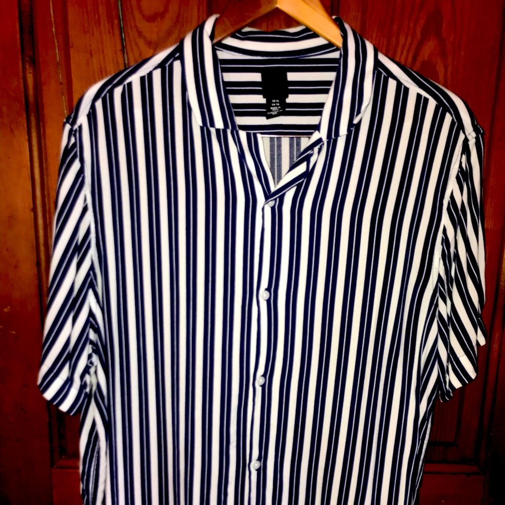 H&M Men’s Regular Fit Short Sleeve Button Down Casual Shirt